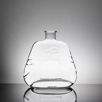 为葡萄酒爱好者和鉴赏家定制形状的Beauty Female 玻璃瓶