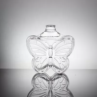 为葡萄酒爱好者和鉴赏家定制形状的Beauty Female 玻璃瓶