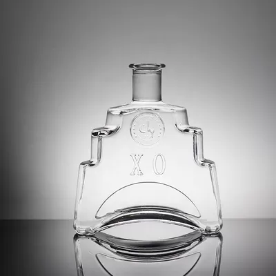 为葡萄酒爱好者和鉴赏家定制形状的Beauty Female 玻璃瓶