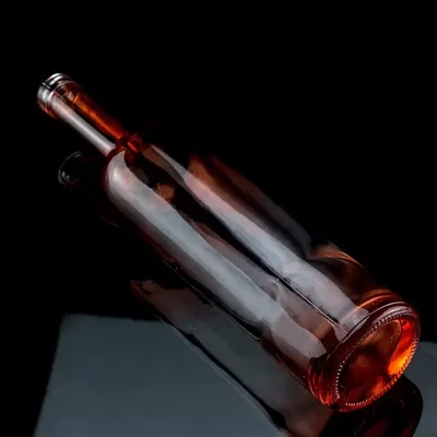 红色750毫升龙舌兰玻璃瓶涂覆，独特设计和软木塞