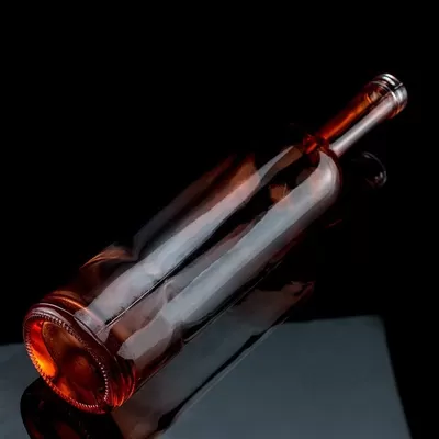 红色750毫升龙舌兰玻璃瓶涂覆，独特设计和软木塞