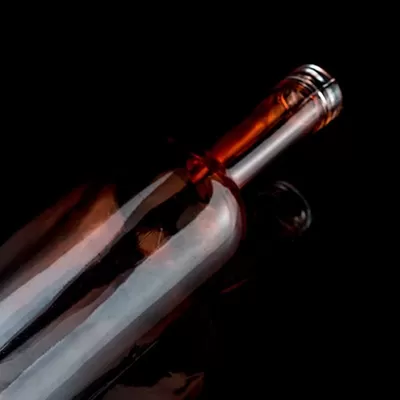 红色750毫升龙舌兰玻璃瓶涂覆，独特设计和软木塞